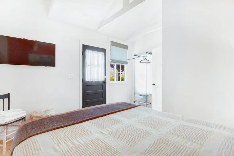 5 Bed 3 Ba Beach House w Private Pool Apartment in Tybee Island