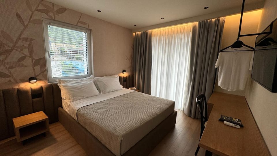 Bed, TV and multimedia