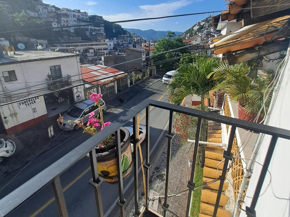 Balcony/Terrace, Photo of the whole room, City view, Mountain view, towels