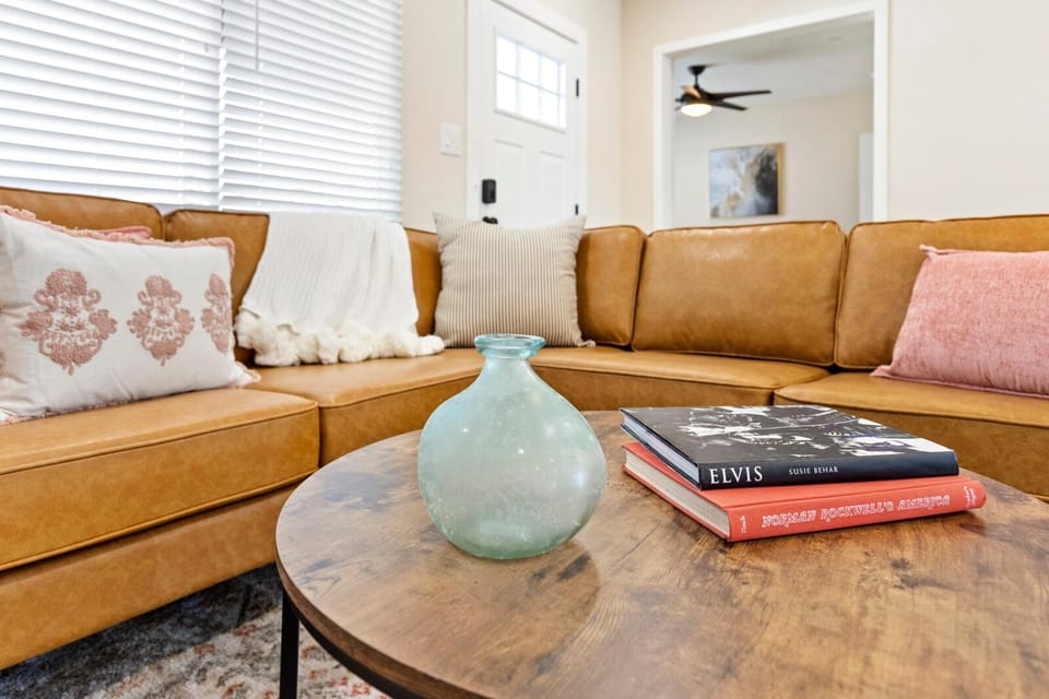 Old Town Oasis - 3BR Home with Fire Pit House in Scottsdale