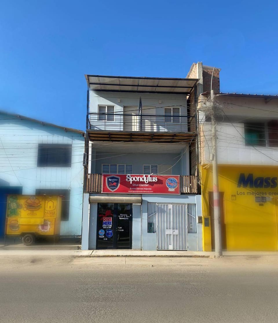 Facade/entrance