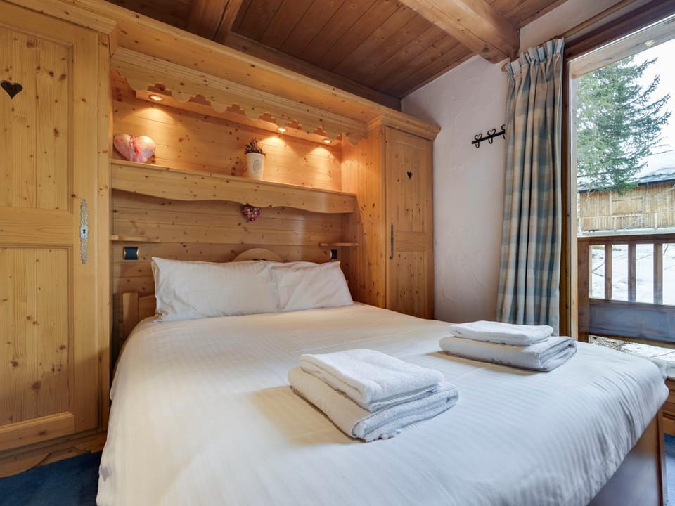 Chalet spacieux à La Rosière avec hammam et jacuzzi pour 15 personnes - FR-1-690-25 Chalet in Montvalezan