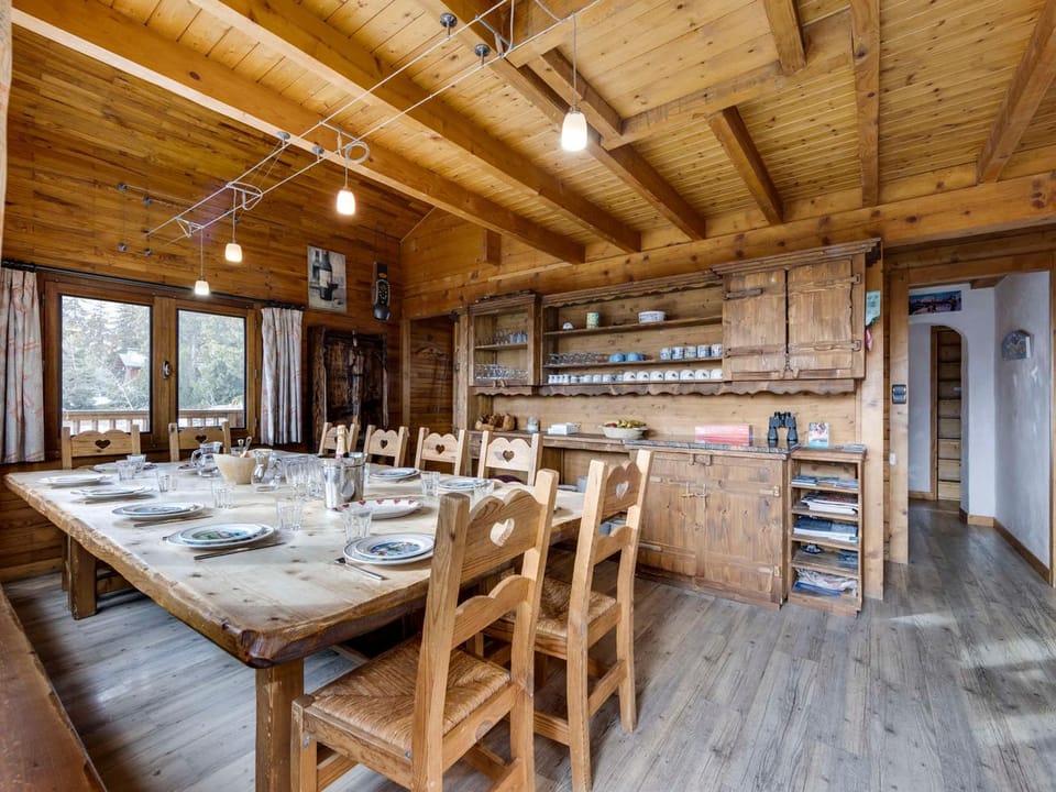 Chalet spacieux à La Rosière avec hammam et jacuzzi pour 15 personnes - FR-1-690-25 Chalet in Montvalezan