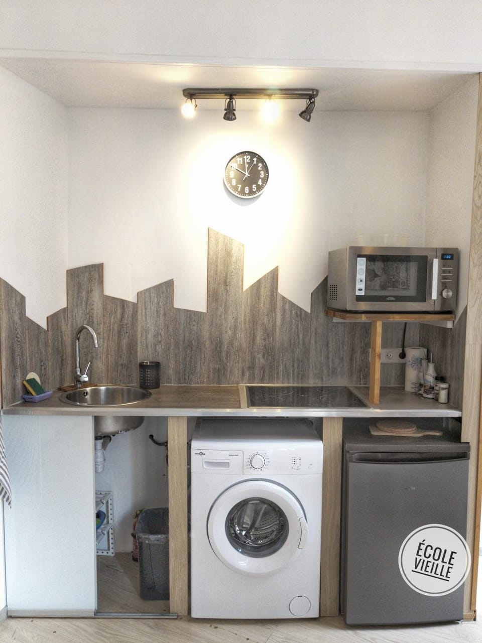 Kitchen or kitchenette, microwave, stove, washing machine