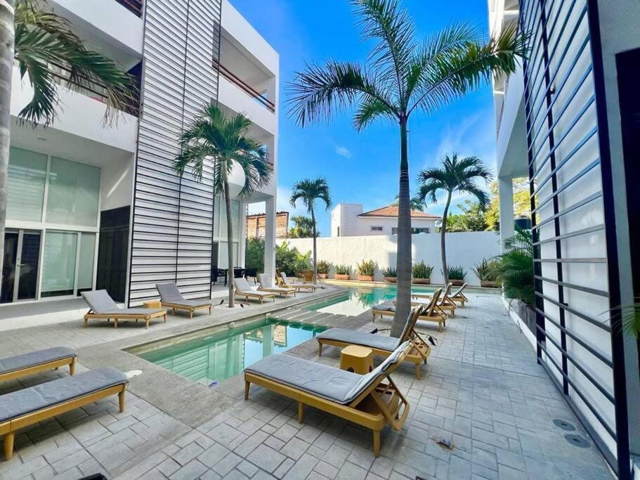Swimming pool, sunbed