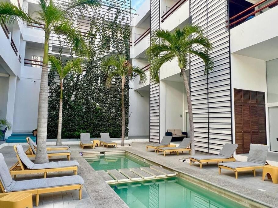 Swimming pool, sunbed