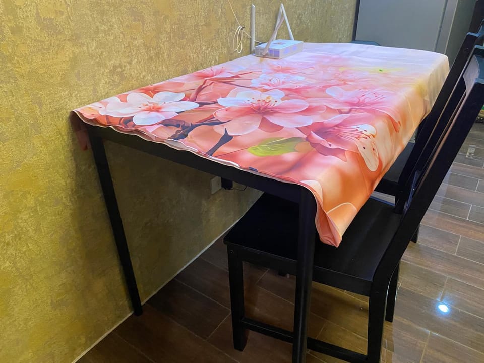 Photo of the whole room, Dining area