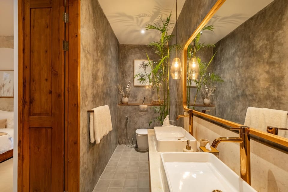 Toilet, Bathroom, towels