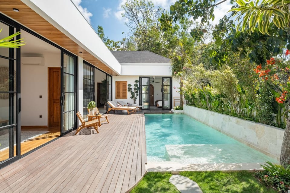 Property building, Patio, Day, Natural landscape, Garden, Garden view, Pool view, Swimming pool, sunbed