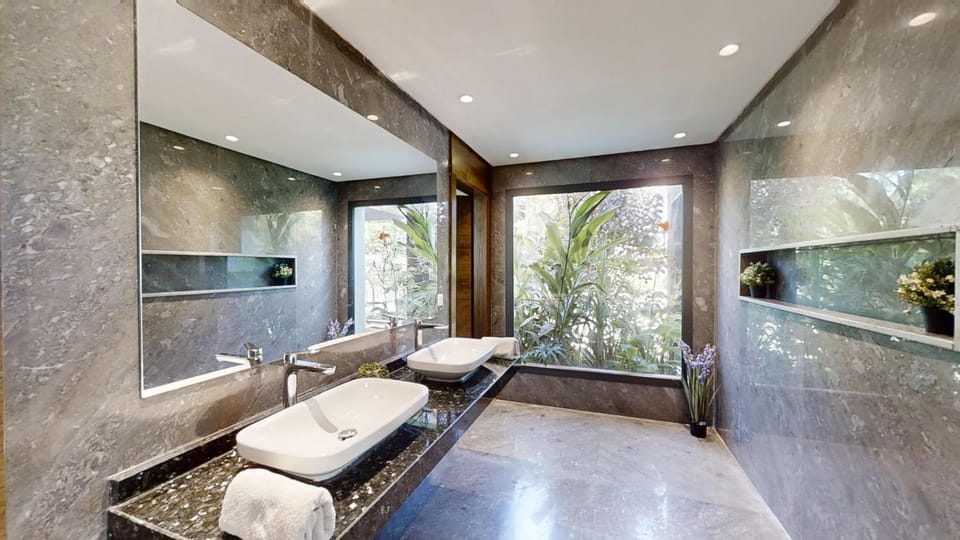 Villa S- Luxurious 8 masterbedrooms villa on 3000m2, close to all amenities, Golf and heart of Souissi Villa in Rabat