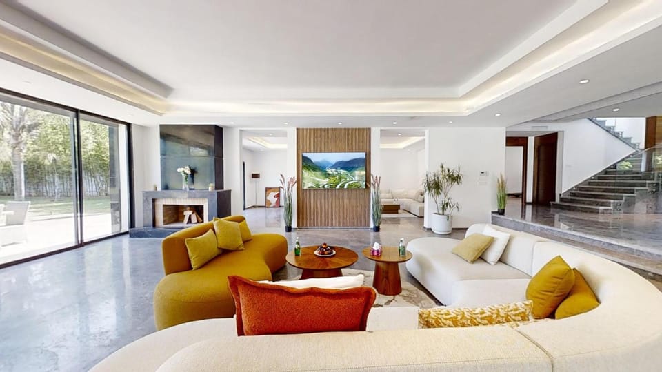 Villa S- Luxurious 8 masterbedrooms villa on 3000m2, close to all amenities, Golf and heart of Souissi Villa in Rabat
