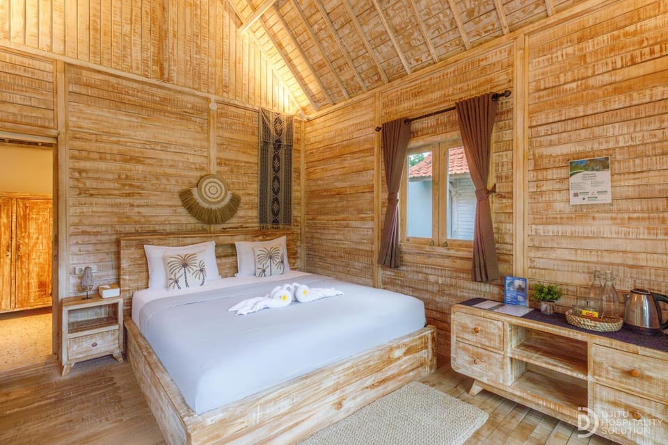 Bed, Decorative detail, Bedroom, Area and facilities
