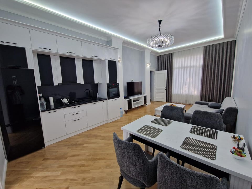 Kitchen or kitchenette, Living room, Dining area
