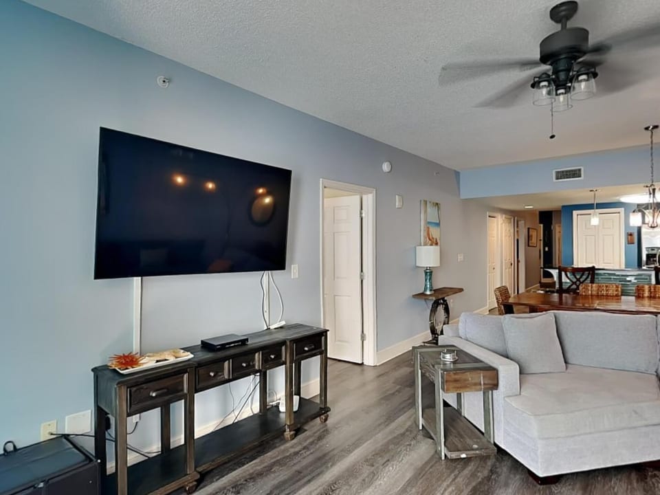 TV and multimedia, Living room, Seating area, furniture, air conditioner