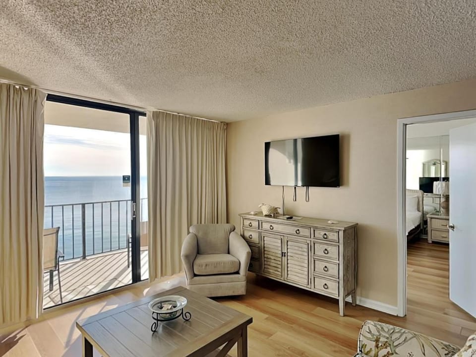 View (from property/room), Balcony/Terrace, Living room, Seating area, Sea view, furniture