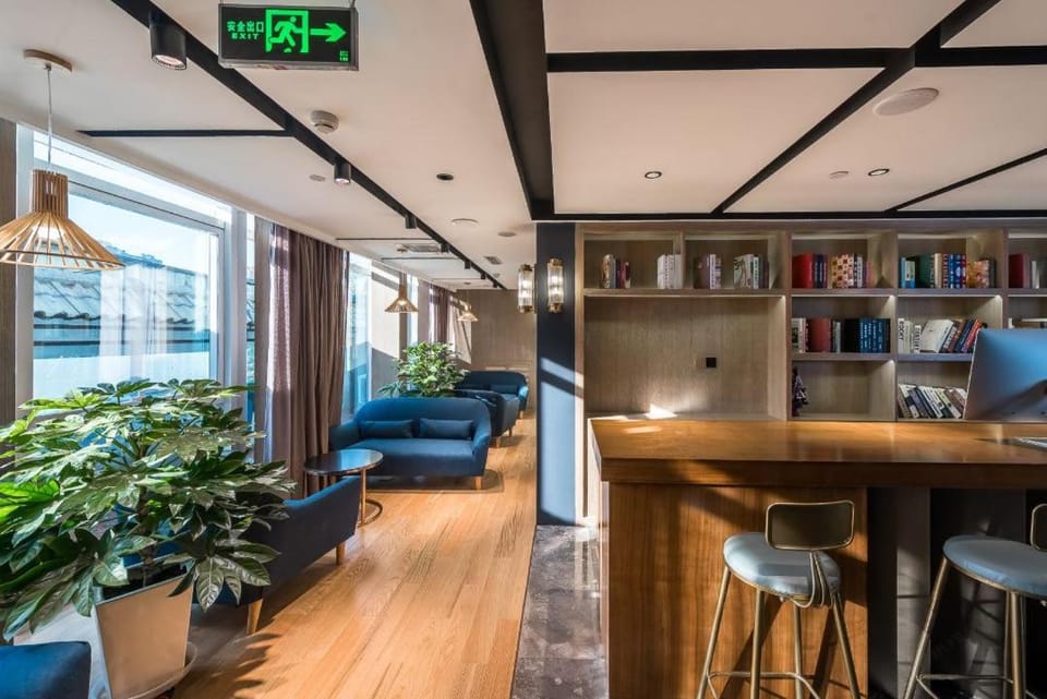 Library, Seating area