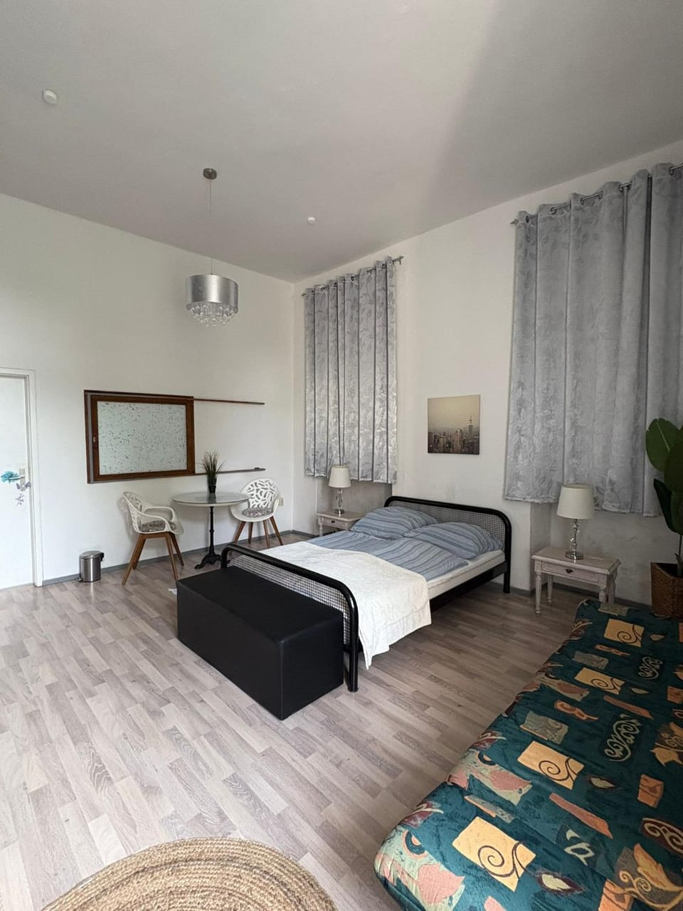 Nr 1 Gemütliches Zimmer in Zentrum mit Stadtblick WLAN EG für zwei oder Single Apartment in Erzgebirgskreis