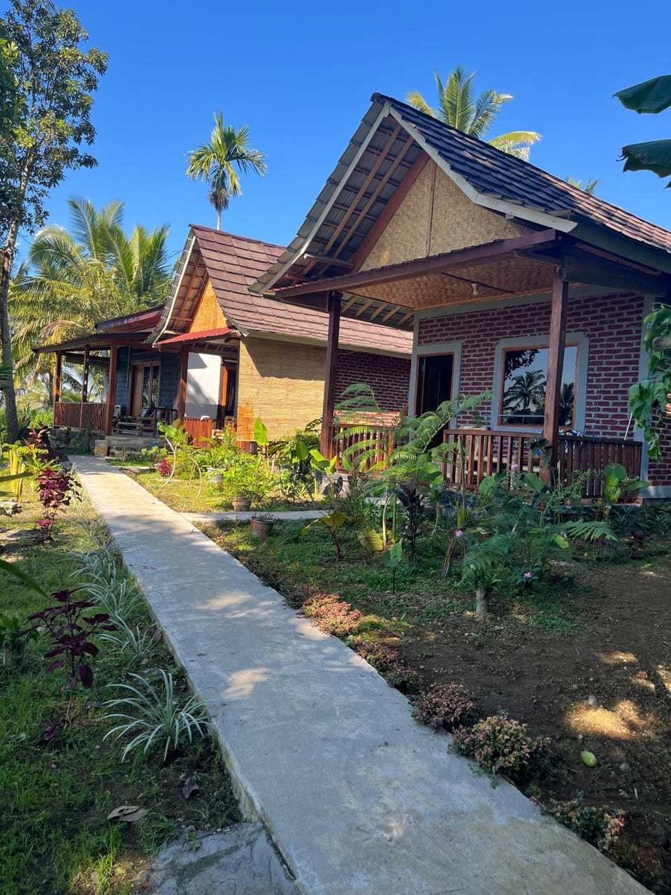 Property building, Day, Neighbourhood, Garden, Garden view, Street view