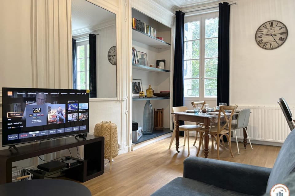 TV and multimedia, Living room, Dining area