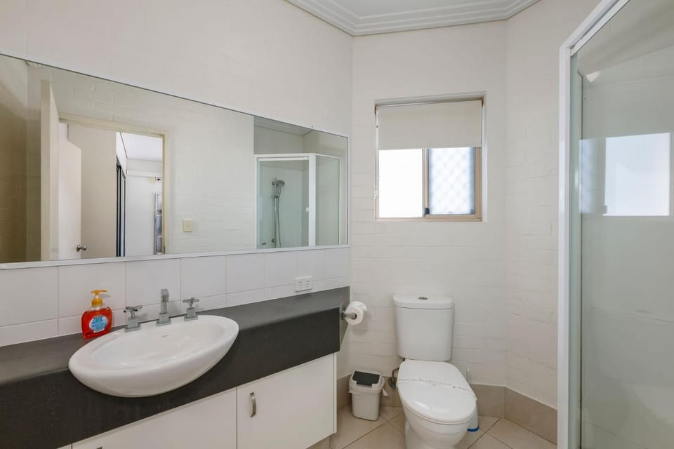 Shoreline Apartments - Unit 15 Apartment in Bargara