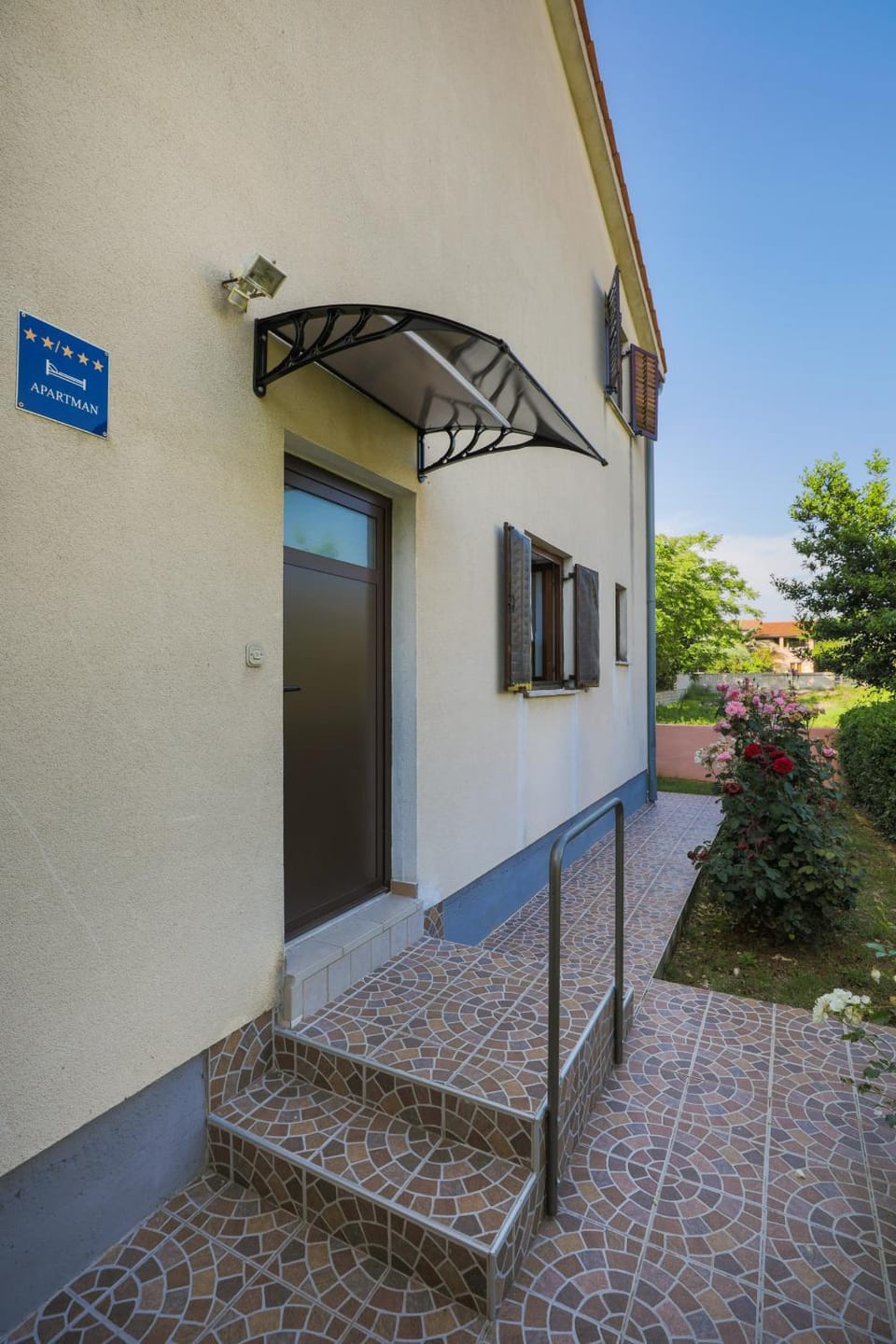 Facade/entrance