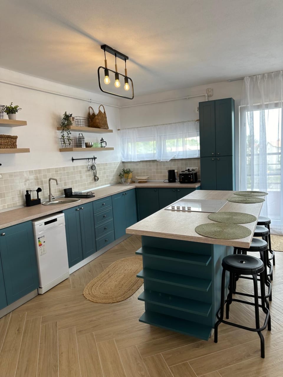 Kitchen or kitchenette, Dining area, dishwasher, oven, stove
