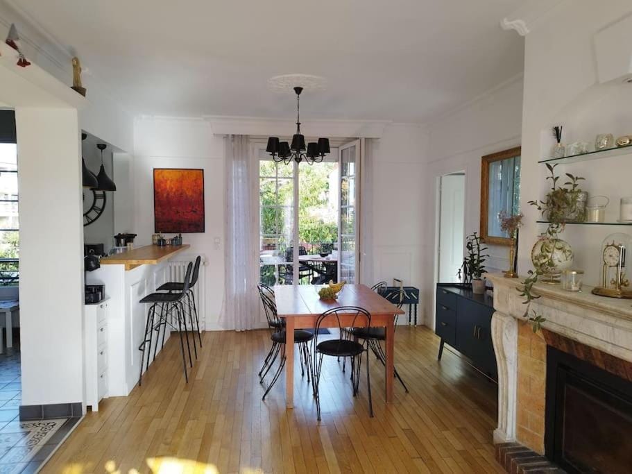 Lounge or bar, Dining area