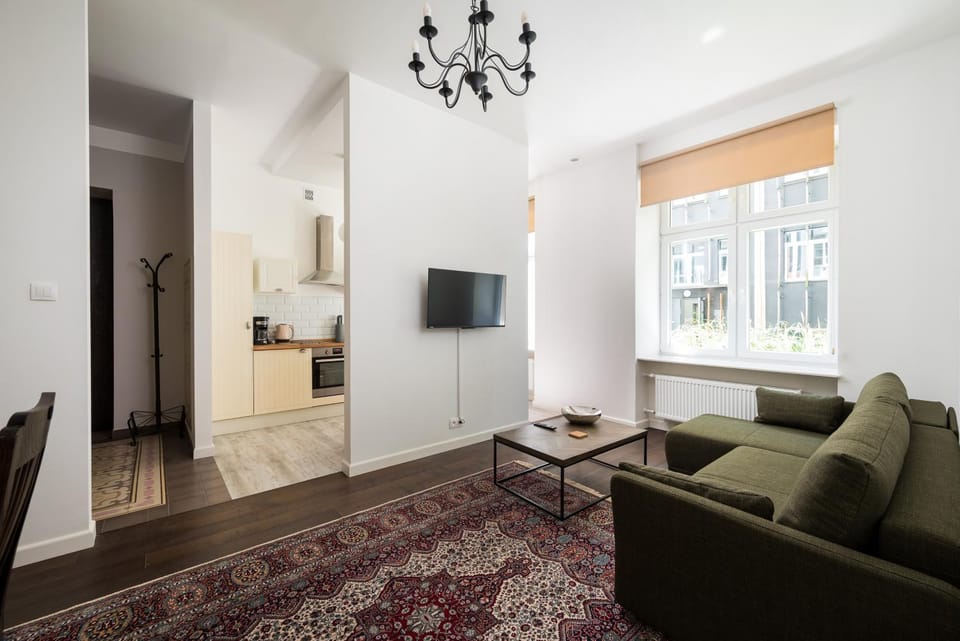 Communal lounge/ TV room, TV and multimedia, Kitchen or kitchenette, Living room, Seating area, Dining area, Evening entertainment, stove