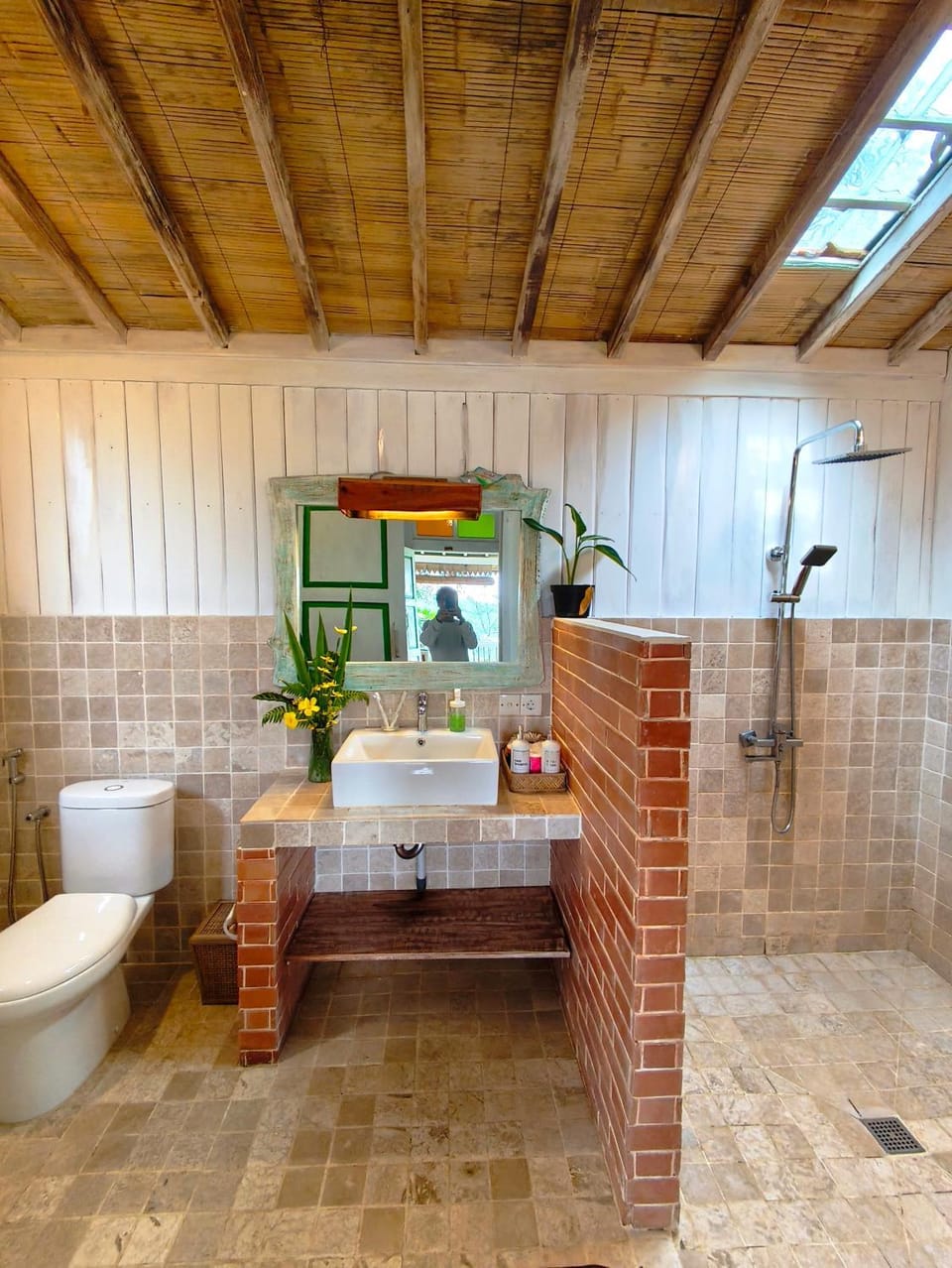 Shower, Toilet, Bathroom, bidet, towels