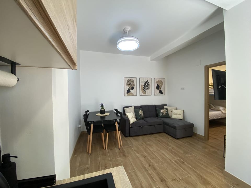 Bajo el mar junto al puerto House in Dénia