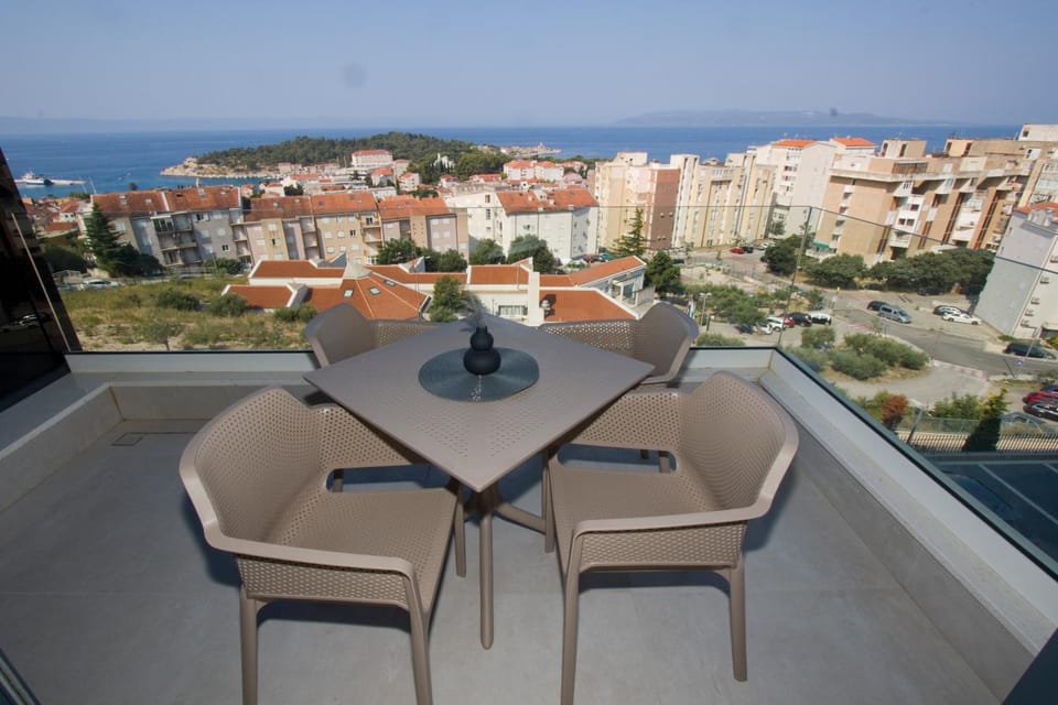 View (from property/room), Balcony/Terrace, City view