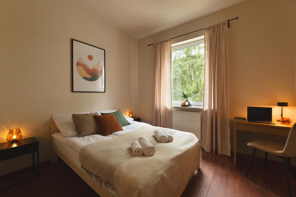 Bed, Photo of the whole room, Bedroom, towels