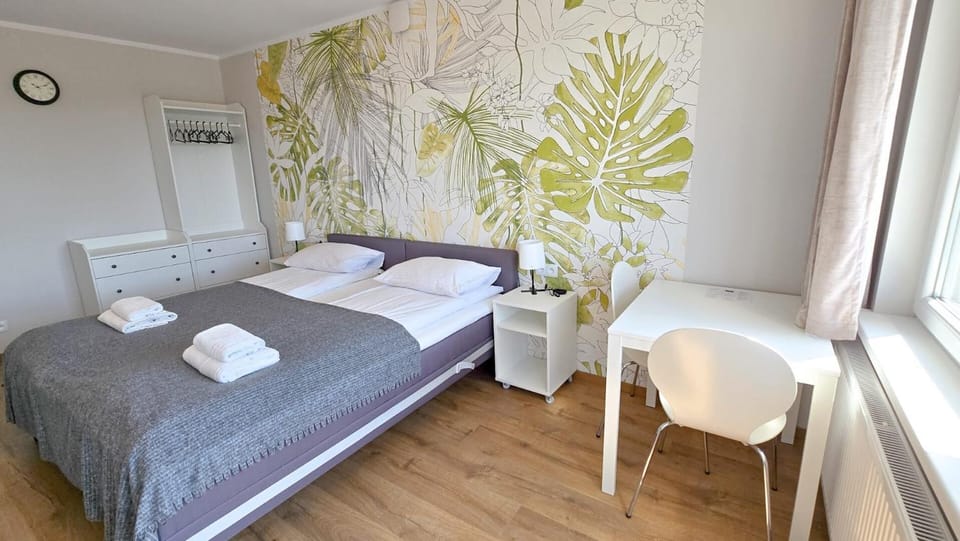Bed, Photo of the whole room, Bedroom, towels