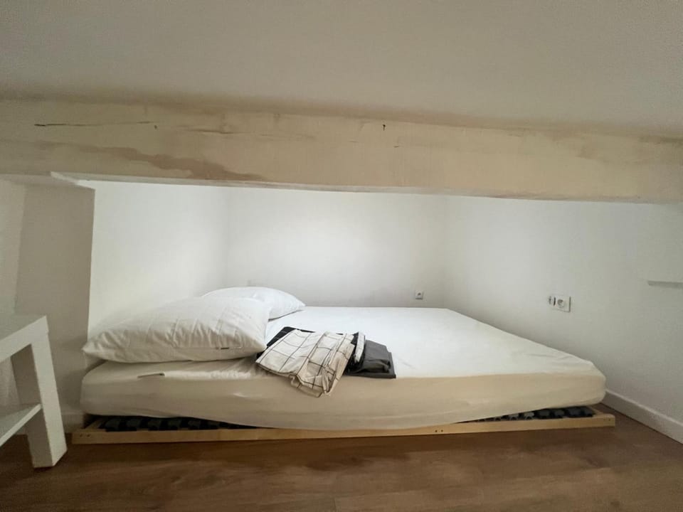 Studio mezzanine centre-ville #12 Apartment in Toulon