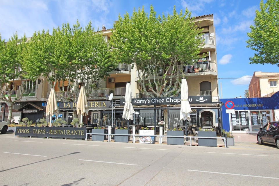 Property building, Facade/entrance, Off site