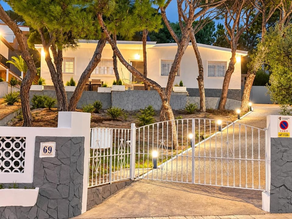Property building, Garden, Garden view