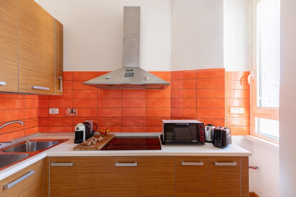 Coffee/tea facilities, Kitchen or kitchenette, stove, toaster