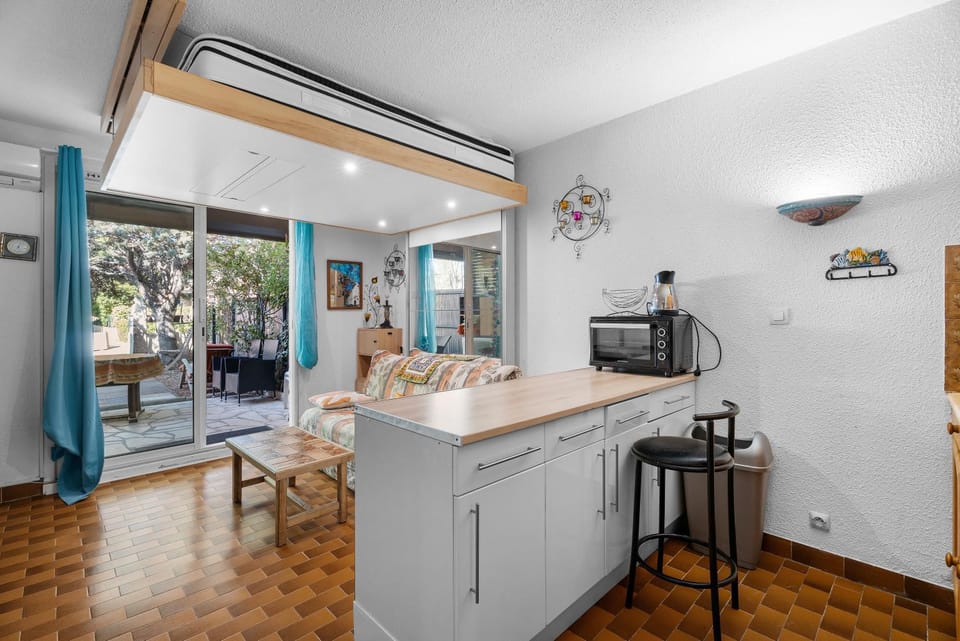 Property building, Living room