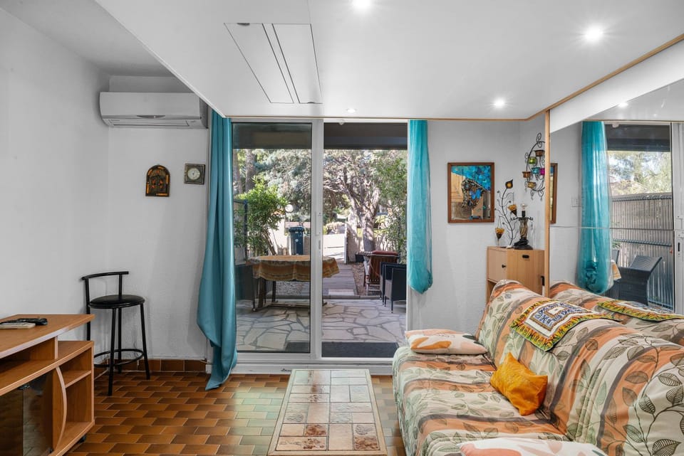 Property building, Living room