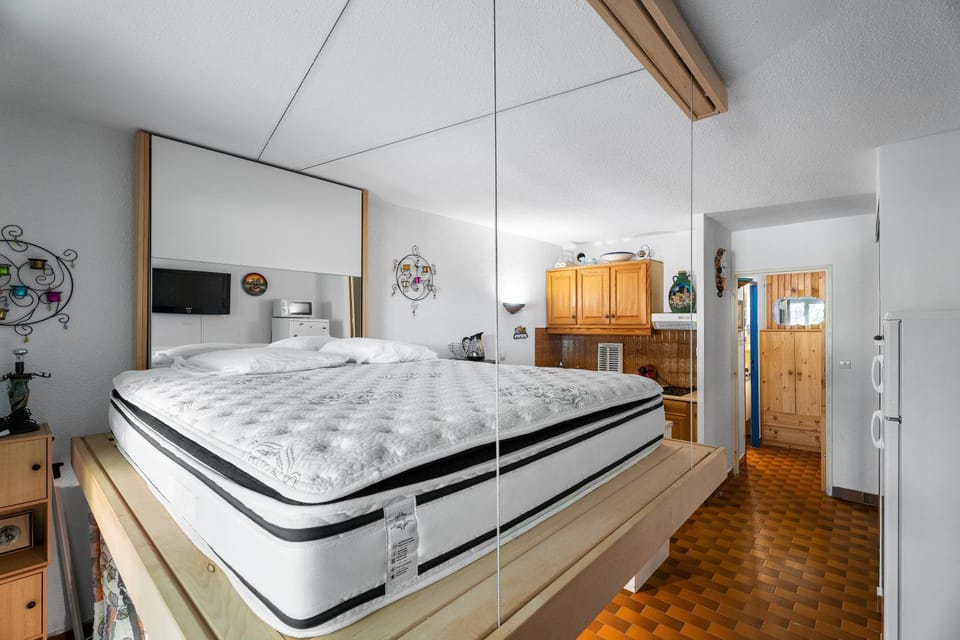 Living room, Bedroom