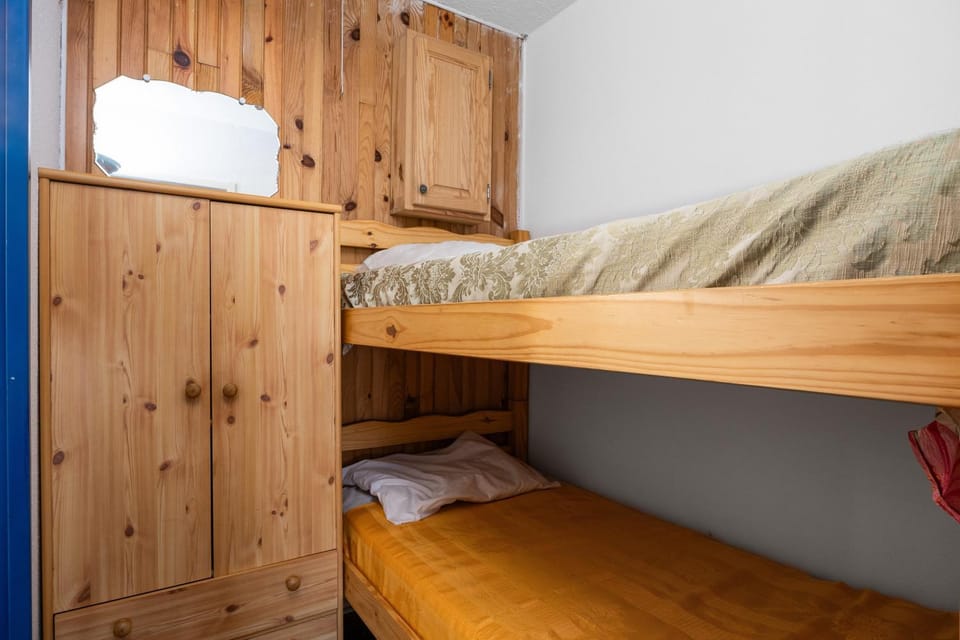 Property building, Living room, Bedroom