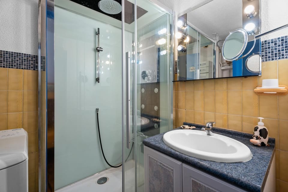 Bathroom, Living room