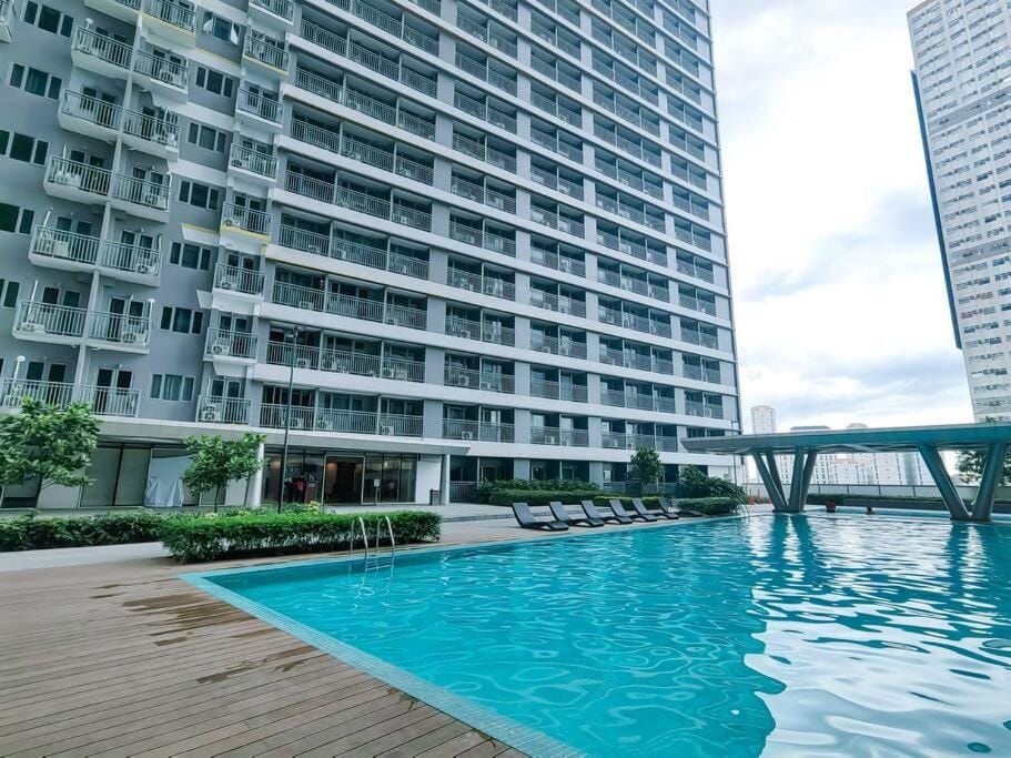 Citispace 1BR Condotel Suite at FAME Residences #FM12A Apartment in Mandaluyong