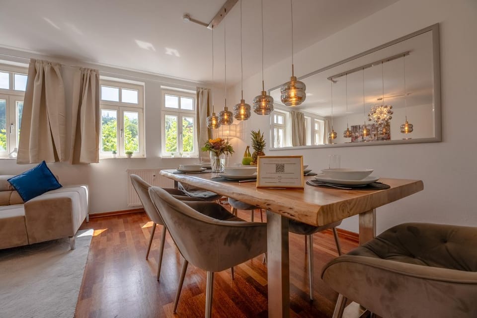 Living room, Seating area, Dining area