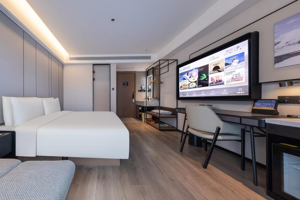 Atour Hotel Zhengzhou North Dragon Lake Financial Center Hotel in China