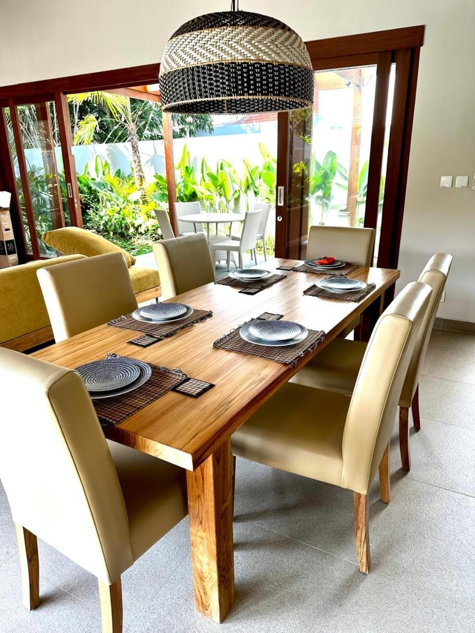 Seating area, Dining area