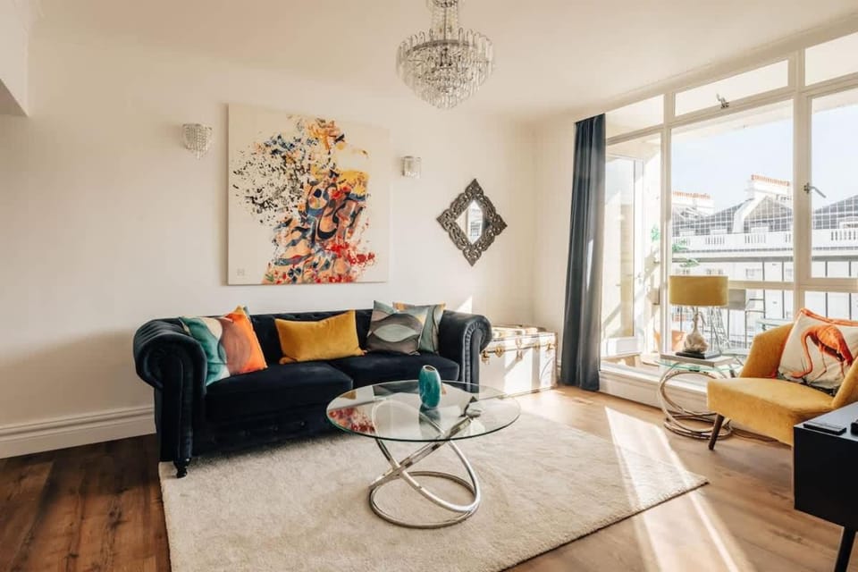 Family apartment with balcony 2 min walk to Hyde Park Apartment in City of Westminster