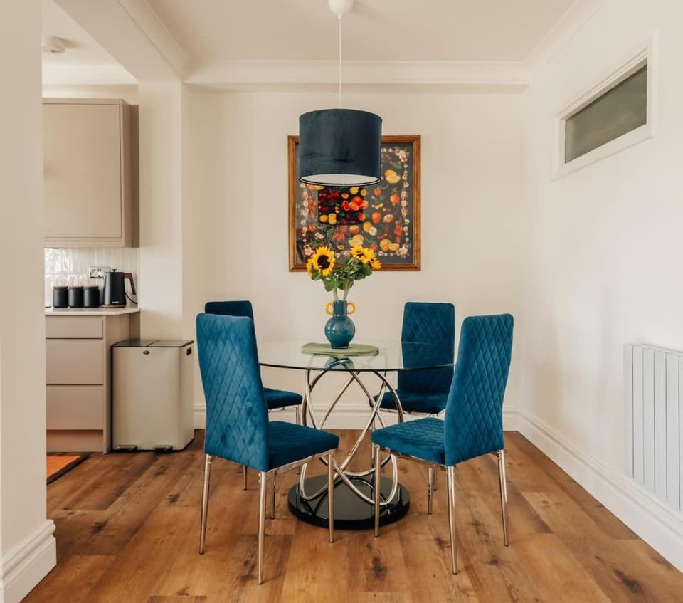 Family apartment with balcony 2 min walk to Hyde Park Apartment in City of Westminster