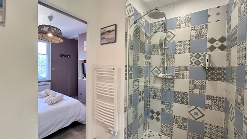 Shower, Photo of the whole room, Bedroom