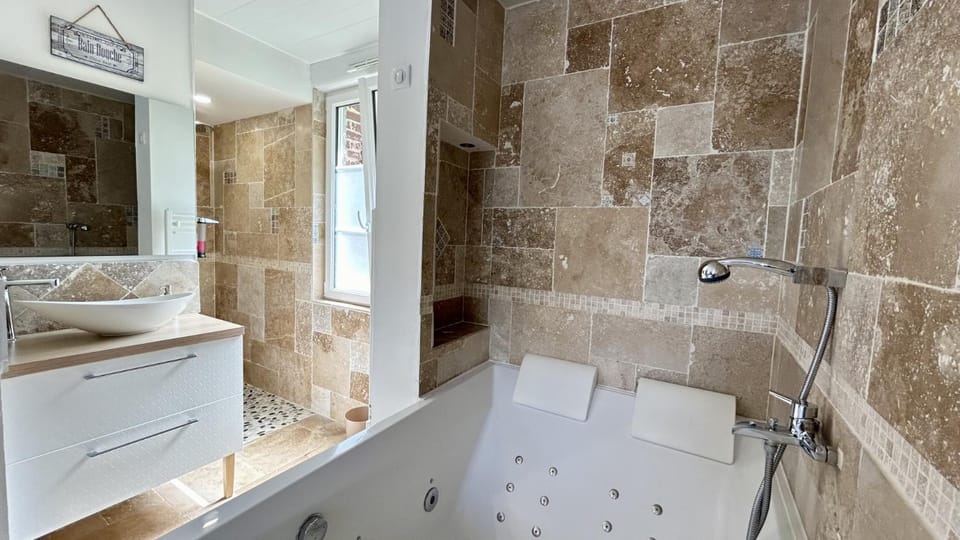 Shower, Spa and wellness centre/facilities, Photo of the whole room